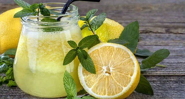 Agua con limón a dieta