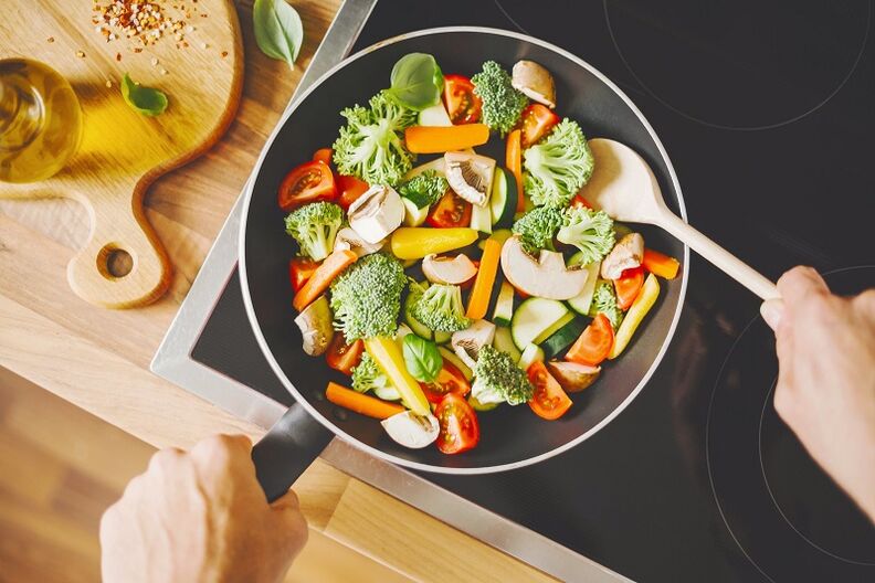 Preparación de alimentos dietéticos para adelgazar.